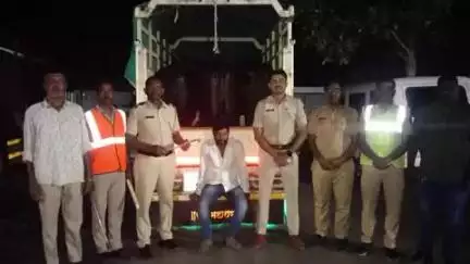 पैठण: अवैधरित्या कत्तलीसाठी घेऊन जाणाऱ्या जनावरांच्या वाहनावर पाचोड पोलिसांची कारवाई