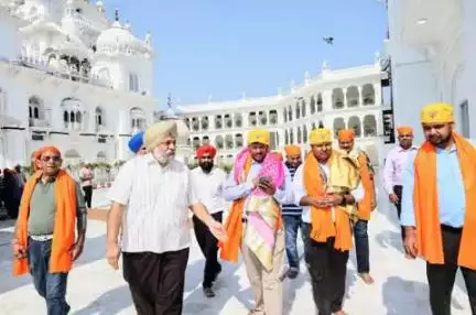 पटना के जिला मजिस्ट्रेट ने तख्त श्री हरिमंदिर जी, पटना साहिब का दौरा किया; यह सिखों के दसवें गुरु श्री गुरु गोविंद सिंह जी महाराज का जन्मस्थान है और सिखों के पाँच तख्तों में से एक है। उन्होंने प्रबंधन से बातचीत की।