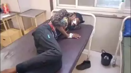 शिवपुरी नगर: पिछोर-बनौटा रोड पर बाइक अनियंत्रित होकर गिरी, पिछोर कंपनी में काम करने जा रहे 3 लोग घायल