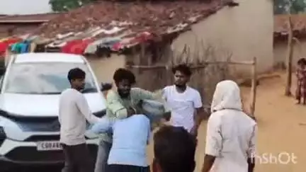 रामानुजगंज: वार्ड क्रमांक 15 में कब्जा खाली करवाने गई टीम के साथ हुई बदसलूकी, वाहन पर हुआ पथराव