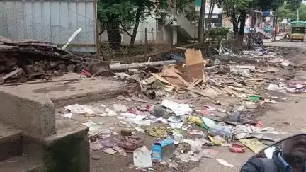 सातारा: शाहुपूरी चौकातील अतिक्रमणे सार्वजनिक बांधकाम विभागाने पोलीस बंदोबस्तात हटवली