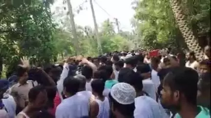 দেগঙ্গা: দেগঙ্গা ব্লকের দোগাছিয়া গ্রামে পুরনো রাগ ও আক্রোশ বসত এক ব্যক্তিকে বেধড়ক মারধরের অভিযোগ