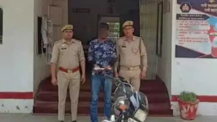 बुलंदशहर: औरंगाबाद पुलिस ने वाहन चोर को किया गिरफ्तार, कब्जे से बरामद हुई 1 मोटरसाइकिल व अवैध असलहा कारतूस