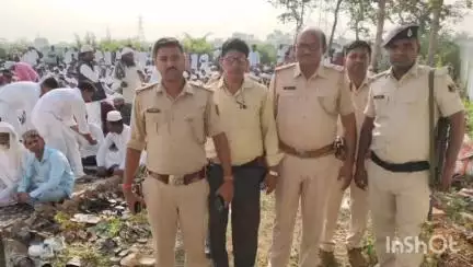 रामगढ़: थाना क्षेत्र के विभिन्न जगहों पर बकरीद पर्व पर पुलिस बल की तैनाती, शांतिपूर्ण माहौल में बकरीद की नमाज अदा की गई