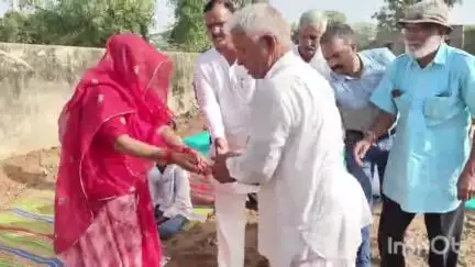 दांतारामगढ़: मोटलावास गांव में अतिथियों ने उप स्वास्थ्य केंद्र के भवन का शिलान्यास किया