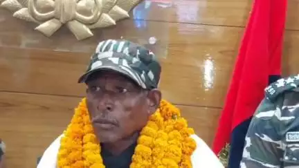 लखीसराय: कजरा थाना क्षेत्र के शीतला कोरासी निवासी, तीन लाख के इनामी नक्सली रावण कोड़ा ने पुलिस के समक्ष किया आत्मसमर्पण