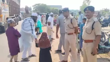 జగిత్యాల: జిల్లాలో  ప్రశాంతవాతావరణంలో బక్రీద్ పండుగ,ఈద్గాలు,మసీదుల వద్ద బందోబస్తు ఏర్పాట్లను పరిశీలించిన జిల్లా ఎస్పీ అశోక్ కుమార్