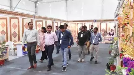 ભરૂચ: ભરુચ જિલ્લા કલેક્ટર, જિલ્લા વિકાસ અધિકારી અને પ્રાયોજના વહીવટીવટદાર એ રિબિન કાપી  સરસ મેળાનો પ્રારંભ કરાવ્યો