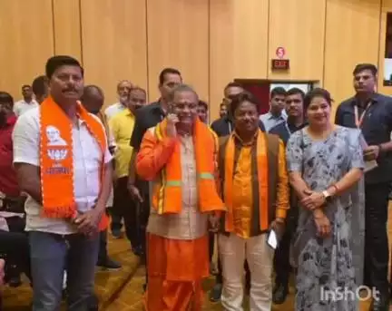 जगदलपुर: छग बेवरेजेस कॉरपोरेशन के अध्यक्ष श्रीनिवास मद्दीके ने रायपुर में पदभार ग्रहण कार्यक्रम में बस्तर सांसद व विधायक शामिल हुए