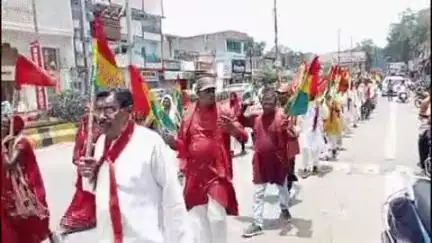 सोहागपुर: भारतीय शक्ति चेतना पार्टी ने स्थापना दिवस पर जयस्तंभ चौक से नगर में निकाली रैली व आमसभा का किया आयोजन