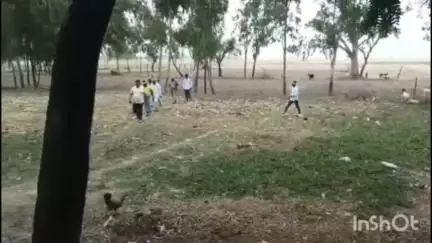 रामसनेही घाट: बेलखरा गांव में मिट्टी खनन के मामले में एसडीएम रामसनेही घाट ने एक डंपर व जेसीबी मशीन को टिकैतनगर पुलिस के हवाले किया