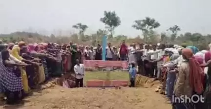 राजनांदगांव: जिले के ग्राम कलडबरी में इंजेक्शन वेल निर्माण कार्य के साथ मनाया गया रोजगार दिवस, जल रक्षा मिशन के अंतर्गत दिलाई गई शपथ