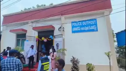 విశాఖపట్నం: KGH లో పోలీస్ అవుట్ పోస్టును ప్రారంభించిన పోలీస్ కమిషనర్ సంక బ్రత భాక్చి, MLA వంశీకృష్ణ శ్రీనివాస్ యాదవ్