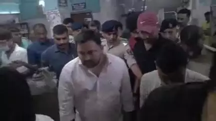गोरौल: एनएच 22 पर महम्मदपुर गांव के पास नेता प्रतिपक्ष तेजस्वी यादव के काफिले को ट्रक ने मारी टक्कर, बाल-बाल बचे