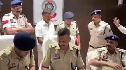 कवर्धा: कवर्धा से गिरफ्तार आरोपी पर 16 राज्यों में 56 मामले दर्ज, ढाई करोड़ रुपये की सायबर ठगी का है आरोप