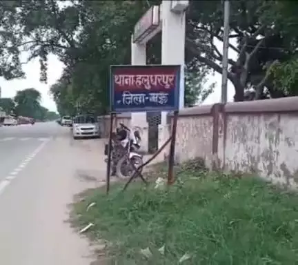 मऊ: पहसा बाजार के पास सड़क पर दान के नाम पर अवैध वसूली कर रही 9 लड़कियां गिरफ्तार