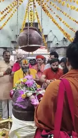 भूत भावन भोलेनाथ के चरणों में संत