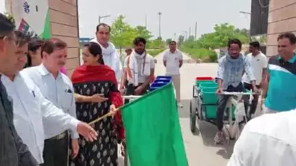 अनूपगढ़: संकरी गलियों से कचरे की समस्या का समाधान करने के लिए चैयरमेन ने डॉ. APJ अब्दुल कलाम से स्टेडियम से ट्राइसाइकिल रवाना की