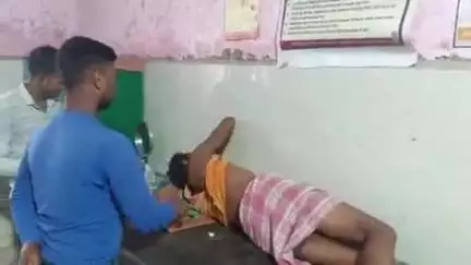 महाराजगंज: हसनगंज के पास नींद में आने के कारण बाइक सवार बाइक समेत कटीले तारों में घुसा, हुआ घायल