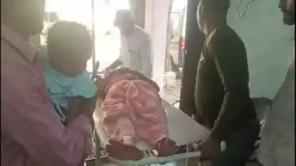 झाझा: बाराजोर मोड़ के पास बाइक अनियंत्रित होने से बाइक पर बैठी महिला गिरी, हुई घायल
