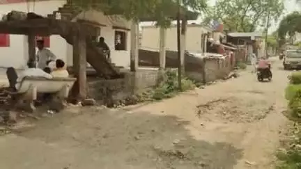 नांदेड: सांगवी इथे रस्त्यामध्ये खड्डे झाल्याने वाहनधारकांना व तेथील रहिवाशांना नाहक त्रास सहन करावा लागत आहे #Jansamasya