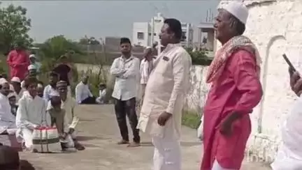 बार्शी: वैराग गांधी चौक येथे बकरी ईद निमित्त बैठक; जुन्या कब्रस्तानच्या लढ्याला तिसऱ्या आघाडीचा जाहीर पाठिंबा