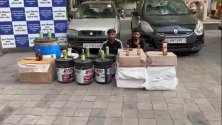 વડોદરા પૂર્વ: મકાનમાં તેમજ ફોર વ્હીલરોમા રાખેલ ઇંગ્લીશ દારૂના જથ્થા સાથે બે ઇસમોને ઝડપી પાડતી વડોદરા શહેર, પીસીબી.