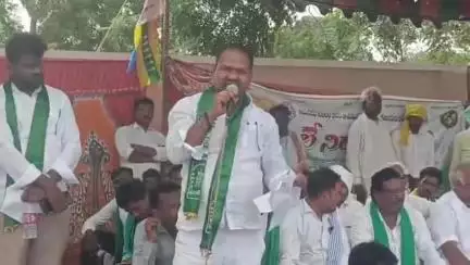అసిఫాబాద్: ఆదివాసులపై ఫారెస్ట్ అధికారులు జులుం చేస్తే ఊరుకోం: తుడుండెబ్బ రాష్ట్ర అధ్యక్షులు విజయ్
