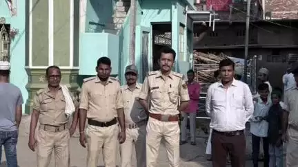 सिसवन: सिसवन प्रखंड के चैनपुर थाना क्षेत्र के रामगढ़ सहित कई जगहों पर बकरीद का पर्व शांतिपूर्ण ढंग से मनाया गया