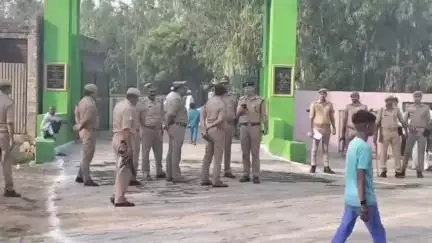 रुदौली: रुदौली तहसील क्षेत्र में बकरा ईद की नमाज पर सुरक्षा व्यवस्था के पुख्ता इंतजाम रहे मौजूद, नमाज उपरांत हो रही कुर्बानी