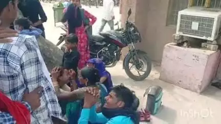 बहराइच: टिकोरा मोड़ के पास ट्रक ने बाइक सवार को मारी ठोकर, एक महिला की हुई मौत; पिता व पति हुए घायल
