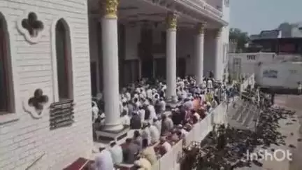 राजनांदगांव: शहर के सुन्नी हनफी मस्जिद गोल बाजार में ईद-उल-अजहा के अवसर पर अदा की गई नमाज