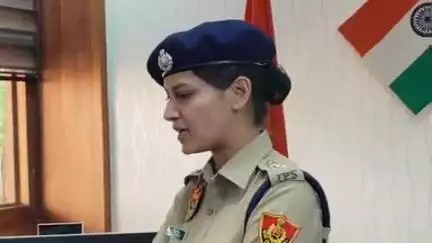पंचकूला: सेक्टर 1 में DCP ने पुलिस कर्मचारियों से कहा, नाकों पर चौकन्ना रहें और संदिग्ध गतिविधियों पर रखें नज़र