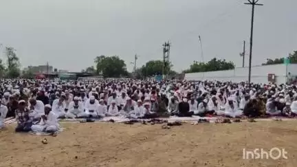 खामगाव: सजनपुरी येथील ईदगाह मैदानावर बकरी ईदनिमित्त मुस्लिम बांधवांनी सामूहिक नमाज केली अदा