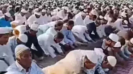 बाळापूर: शहरासह तालुक्यात ठिकठिकाणी बकरी ईद उत्साहात साजरी, सर्वत्र सामूहिक ईद पठण