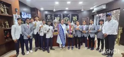 कोंडागांव: कलेक्टर ने अबूझमाड़ मल्लखंब के खिलाड़ियों से की मुलाकात, खेलो इंडिया में उत्कृष्ट प्रदर्शन पर दी बधाई