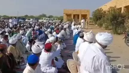 जैसलमेर: मोहनगढ़ थानाधिकारी नाथू सिंह ने रामपुरा स्थित ईदगाह पर मुस्लिम समाज के लोगों को जल और पर्यावरण संरक्षण का दिया संदेश