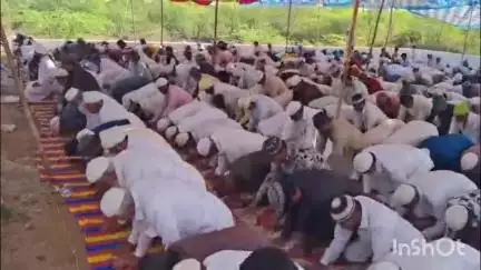 फूलिया कलां: ईद-उल-अजहा पर कैलाशपुरी रोड स्थित ईदगाह पर विशेष नमाज अदा की गई