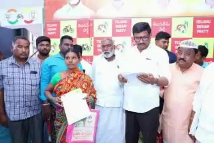 మార్కాపురం: ప్రభుత్వం లోటు బడ్జెట్ లో ఉన్నా కూడా ప్రజలకు సంక్షేమ ఫలాలు అందిస్తున్నామని తెలిపిన ఎమ్మెల్యే కందుల నారాయణరెడ్డి