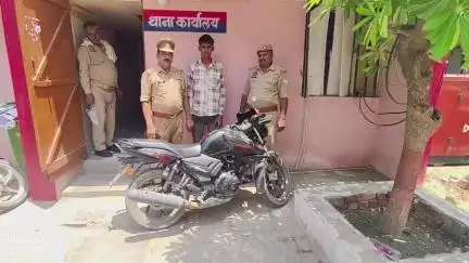 गोवर्धन: गोवर्धन में आठ दिन पहले चोरी हुई बाइक बरामद, चोर गिरफ्तार