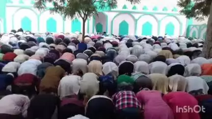 घिरोर: घिरोर के कोसमा में शनिवार को ईद उल जुहा का पर्व बड़े हर्षोल्लास से मनाया गया, नमाजियों ने अमन की दुआ की