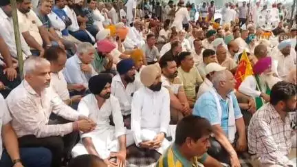 ਪਟਿਆਲਾ: ਸਮਾਣਾ ਸਕੂਲ ਵੈਨ ਸੜਕ ਹਾਦਸੇ ਦੇ ਵਿਰੋਧ ਵਿੱਚ ਪੀੜਤ ਪਰਿਵਾਰਾਂ ਵੱਲੋਂ ਵੱਲੋਂ ਸਮਾਣਾ ਪਟਿਆਲਾ ਰੋਡ ਜਾਮ ਕਰ ਕੀਤਾ ਗਿਆ ਪ੍ਰਦਰਸ਼ਨ#jansamasya