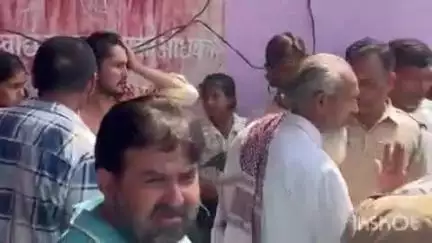 सिकंंदराबाद: थाना चोला क्षेत्र के गांव बिरोड़ी ताजपुर में ईद पर घर में घुसकर महिलाओं के साथ चले लात-घुसे और रॉड