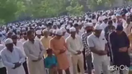 पलवल: पलवल की हाउसिंग बोर्ड कॉलोनी स्थित ईदगाह में मुस्लिम समाज ने ईद-उल-अजहा की नमाज अदा की