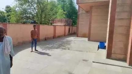झालरापाटन: सीमावर्ती रामगढ़ में बाइक से गिरकर एक युवक की झालावाड़ लाते समय हुई मौत, झालावाड़ पुलिस चौकी ने शव परिजनों को सुपुर्द किया