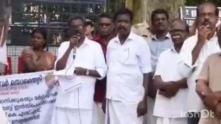 അടൂര്‍: പോലീസ് അതിക്രമം, കേരള സാംബവർ സൊസൈറ്റിയുടെ നേതൃത്വത്തിൽ അടൂർ പോലിസ് സ്റ്റേഷനിലേക്ക് മാർച്ച് നടത്തി
