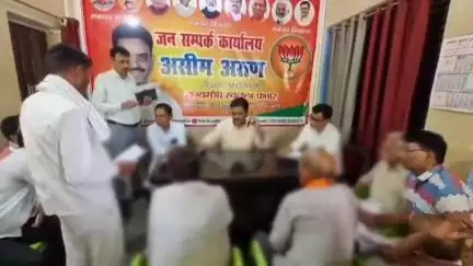 कन्नौज: महचंदापुर निवासी युवती की संदिग्ध मौत मामले में परिवार ने मंत्री असीम अरुण से की यह मांग, देखें खबर