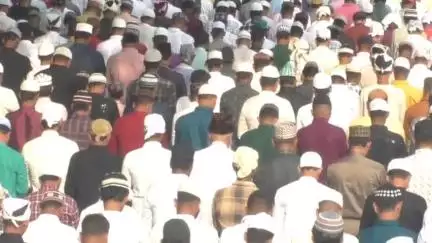 रायगढ़: बकरीद पर रायगढ़ के ईदगाह में उमड़ी भीड़, अमन शांति की दुआ मांगी, पुलिस रही मुस्तैद