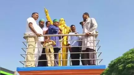 ಮಧುಗಿರಿ: ಕೊಡಿಗೇನಹಳ್ಳಿ ಯಲ್ಲಿ ಅಂಬೇಡ್ಕರ್ ವಿಗ್ರಹಕ್ಕೆ ಮಾಲಾರ್ಪಣೆ ನಂತರ ಬಕ್ರೀದ್ ಆಚರಣೆ