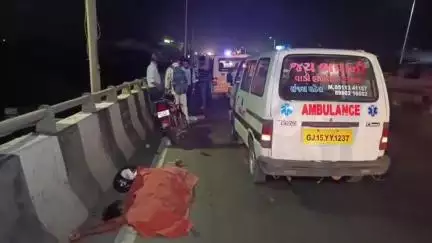 વલસાડ: ધરમપુર ચોકડી પાસે 45 વર્ષીય બાઈક ચાલકને અજાણ્યા વાહને અડફેટ લેતા મોત અજાણ્યા વાહન સામે ફરિયાદ નોંધાવી